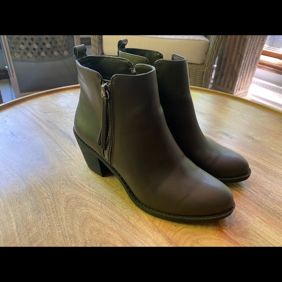 LIKE NEW Brown Booties - Picture 3 of 3